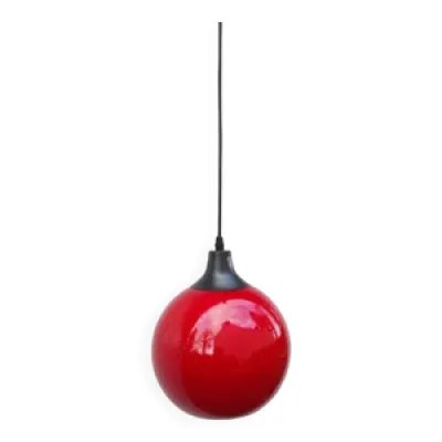 suspension globe rouge