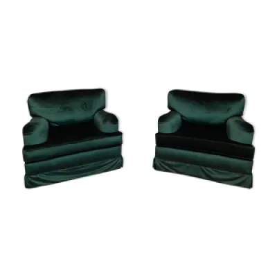 Paire de fauteuils en - accoudoirs velours vert