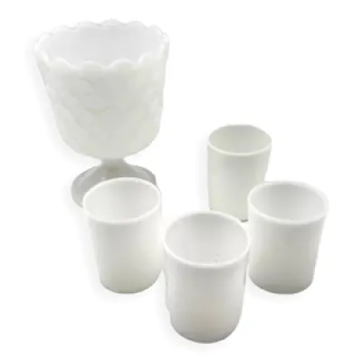 Lot d'opalines blanches, - coupe verres