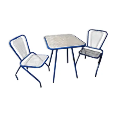 chaises pliantes et table