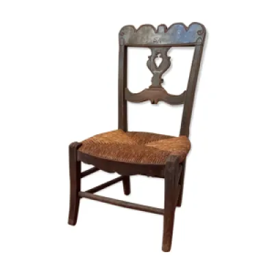 Chaise paillée et sculptée - populaire