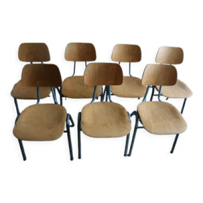7 chaises empilables - bois