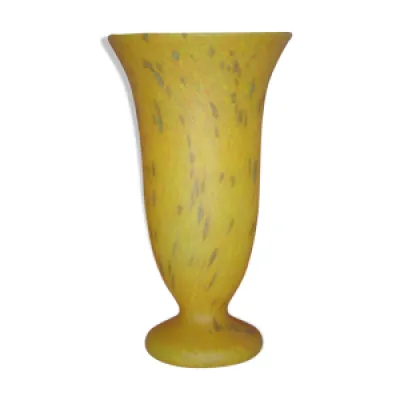 Vase en pate de verre - style