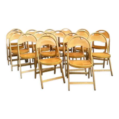 suite de 17 chaises pliantes