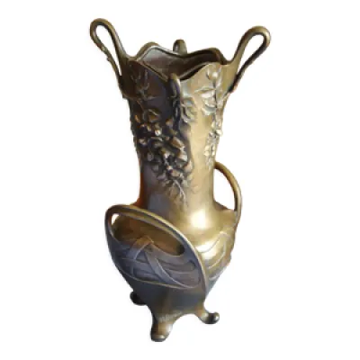 Vase en bronze motif