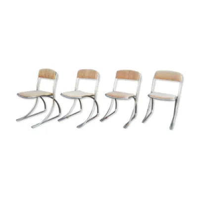chaises tubulaires moderniste