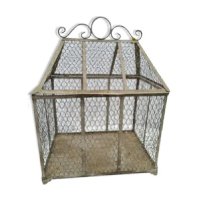 cage à oiseaux en fer