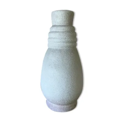 vase en faÏence granuleuse - style