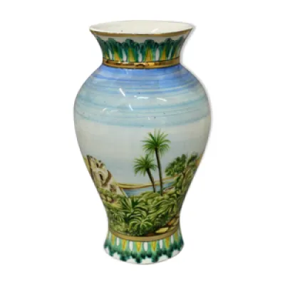 Vase en faïence orientale