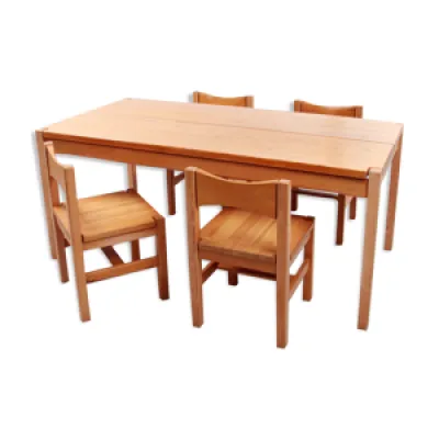 Table à manger avec 4 chaises