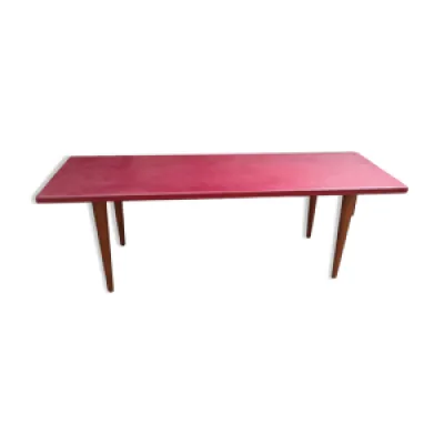 Table basse scandinave - pourpre