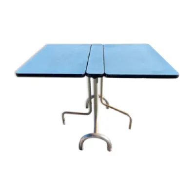 Table pliante en formica - bleu