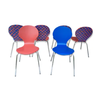 chaises fourmi relookées - bleues
