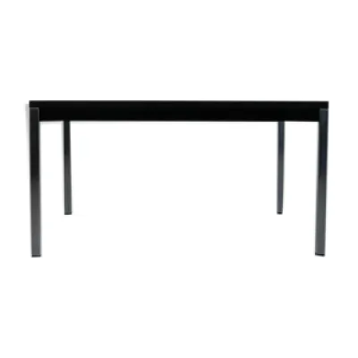 Table basse avec un plateau - noire design