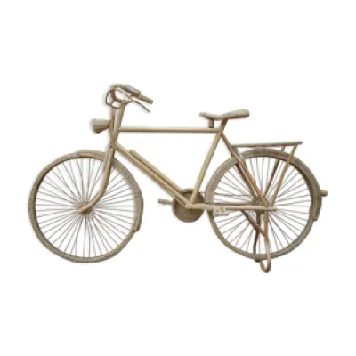 Vélo décoratif en rotin