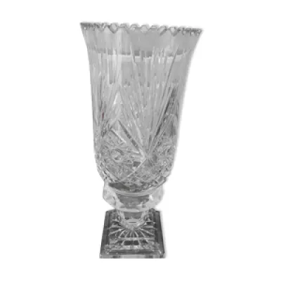 Vase en cristal taillé - main