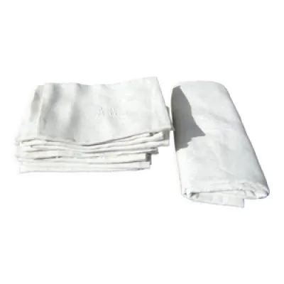 nappe et ses douze serviettes