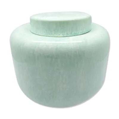 Vase vert d'eau avec - couvercle