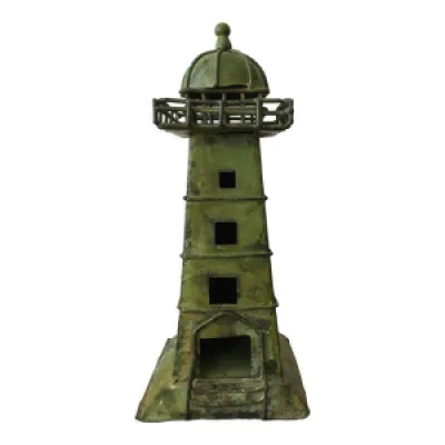 Ancien phare en métal - marine