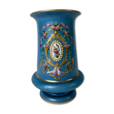 Vase bleu à motifs de - fleurs