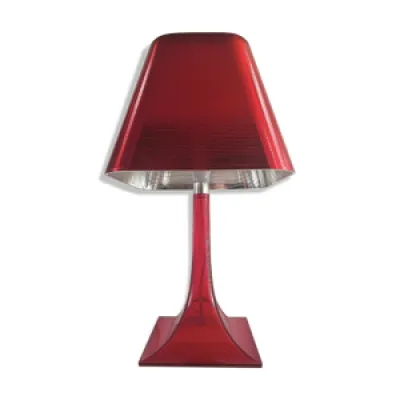 Lampe en plastique rouge - design