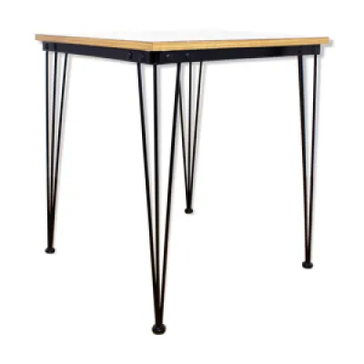 Table d'appoint pieds