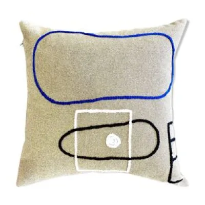 Coussin brode fait a - 45x45
