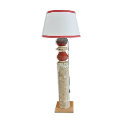Lampe en bois patiné - rouge blanc