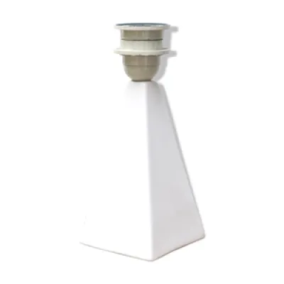 lampe pyramide en porcelaine