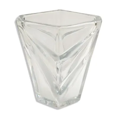 Vase en cristal, relief