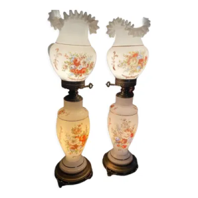Paire de lampes en opaline - blanche floral