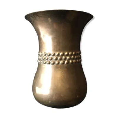 vase galbé en bronze - design