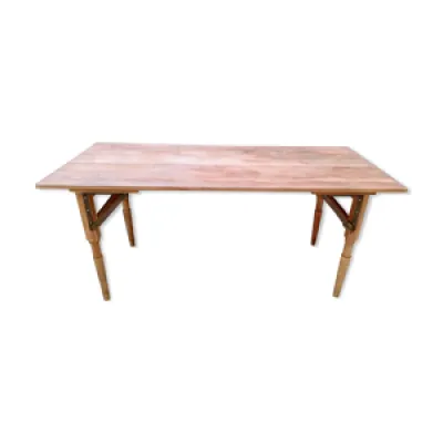 Table pliante en bois - couverts