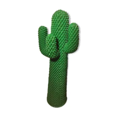 Cactus vert gufram par Guido Drocco