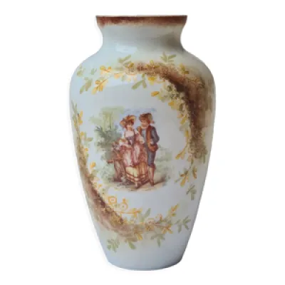 Vase opaline émaillé à décor