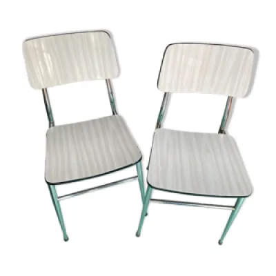 chaises en formica blanc