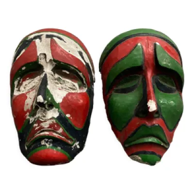 Paire de masques africanistes - 1950 forme