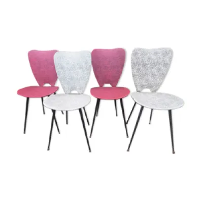 Quatre chaises moderniste,