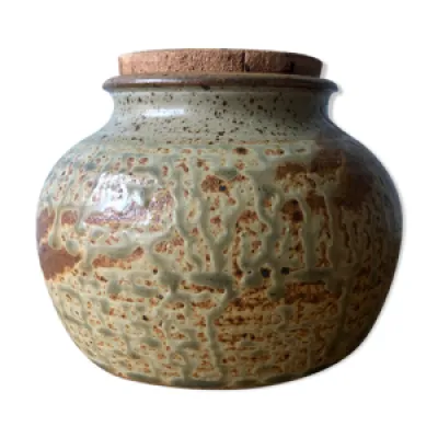 Pot couvert en grés - pottery