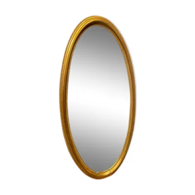 miroir ovale dans un