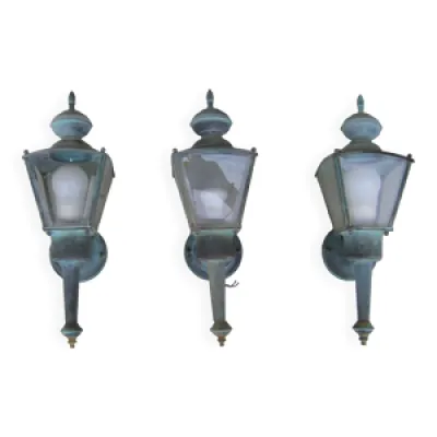 Trois lanternes de jardin