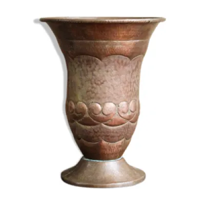 Vase en cuivre martelé