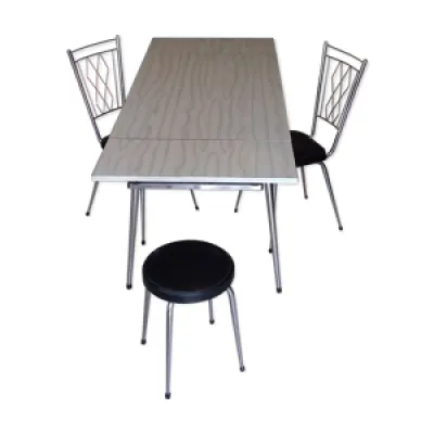 Table formica, 2 chaises - tabouret