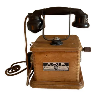 Téléphone en bois vintage