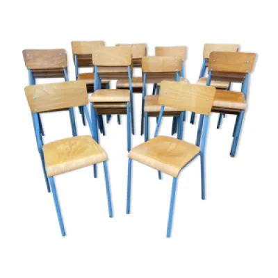 50 chaises d’école