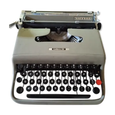 Machine à écrire vintage olivetti