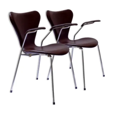 Paire de chaises modèle - 3207