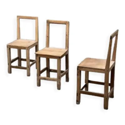 Trio chaises minimalistes - populaires