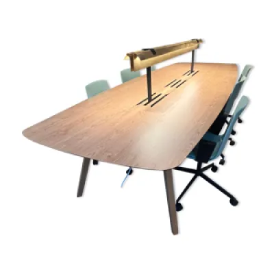 Table True Design modèle - chaises lampe