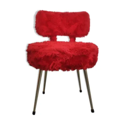 Chaise moumoute rouge
